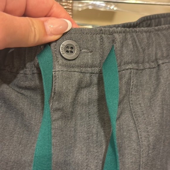 FIGS technical scrub pants grey w forest green drawstring - Picture 3 of 8